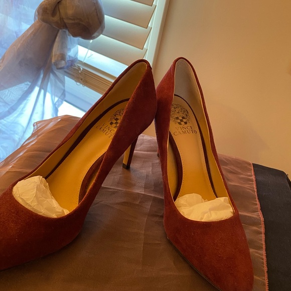 Vince Camuto Burgundy Suede Pumps - Picture 3 of 6